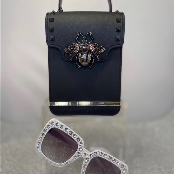 Bumble Bee Bags - Picture 4 of 13